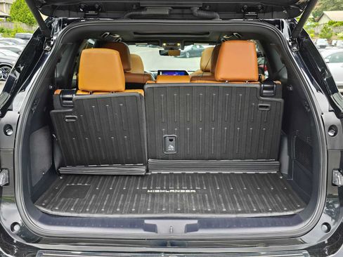 Used 2024 Toyota Highlander Platinum AWD/4WD image 14