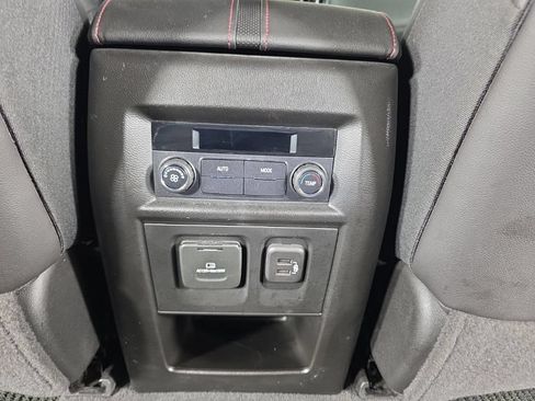 Used 2022 Chevrolet Traverse RS AWD/4WD image 39