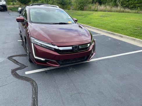 Used 2018 Honda Clarity Touring image 2