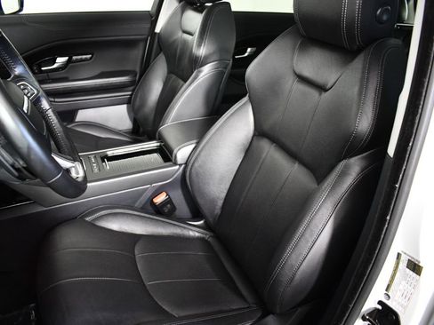 Used 2019 Land Rover Range Rover Evoque SE Premium image 19