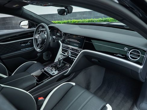 Certified 2025 Bentley Flying Spur Plug-In Hybrid AWD/4WD image 2
