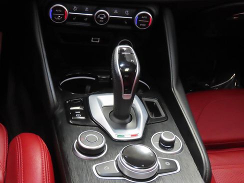 Used 2022 Alfa Romeo Giulia Sprint RWD image 11