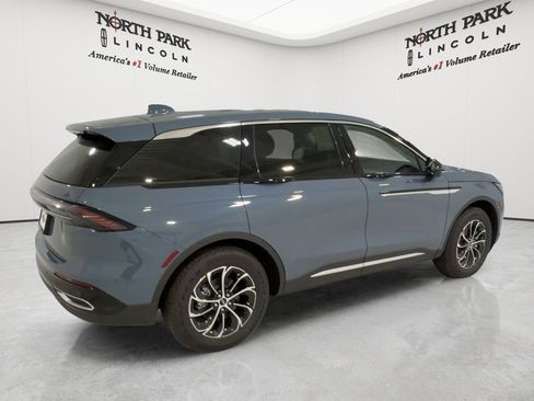 New 2026 Lincoln Nautilus Premier AWD/4WD image 9