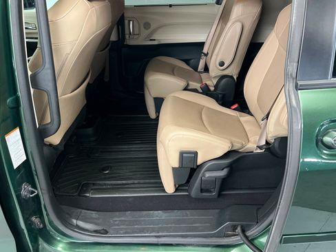 Used 2022 Toyota Sienna Limited FWD image 21