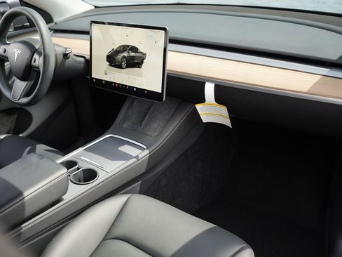 Used 2023 Tesla Model Y Long Range image 21