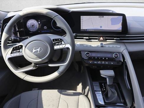 New 2025 Hyundai Elantra SEL image 25