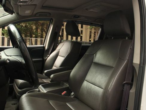Used 2014 Honda Odyssey Touring image 16