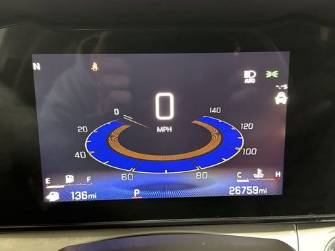 Used 2024 Chevrolet Trax LT w/ Sunroof Package image 12