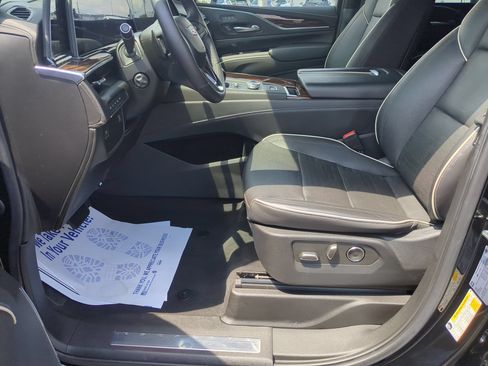 Certified 2021 Cadillac Escalade Premium Luxury AWD/4WD image 18