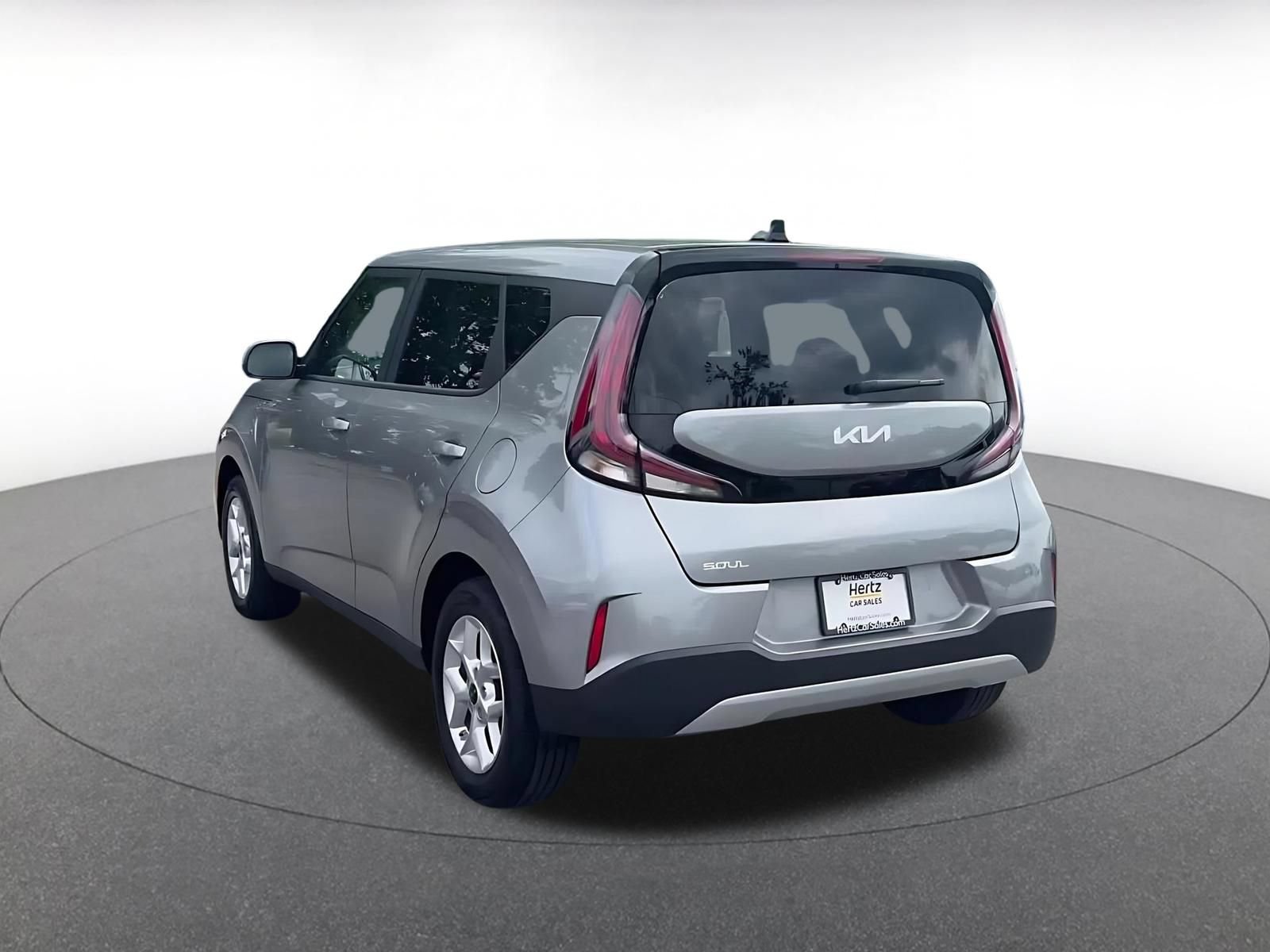 Used 2025 Kia Soul LX w/ LX Technology Package FWD image 10