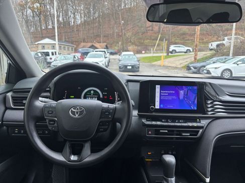 Used 2025 Toyota Camry LE image 33