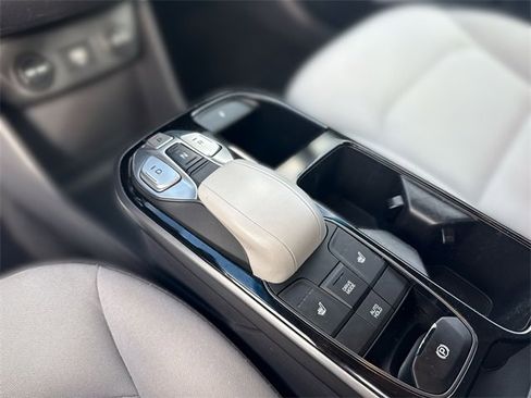 Used 2021 Hyundai Ioniq SE image 19