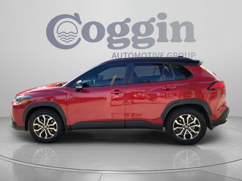 Used 2023 Toyota Corolla Cross AWD Hybrid w/ Moonroof Package image 2