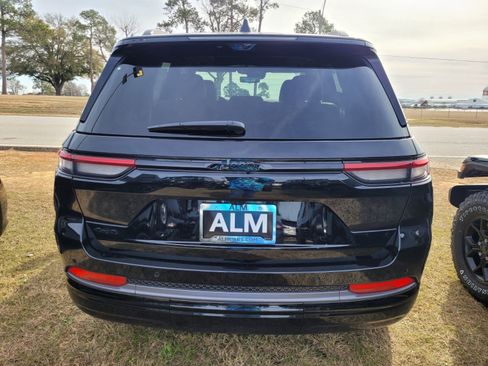 New 2026 Jeep Grand Cherokee Limited image 8