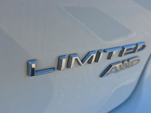 Used 2022 Chrysler Pacifica Limited w/ Uconnect Theater Family Group image 35