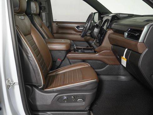 Used 2026 GMC Yukon Denali Ultimate AWD/4WD image 10