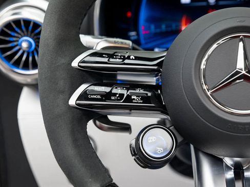 Used 2025 Mercedes-Benz SL 63 AMG 4MATIC image 33