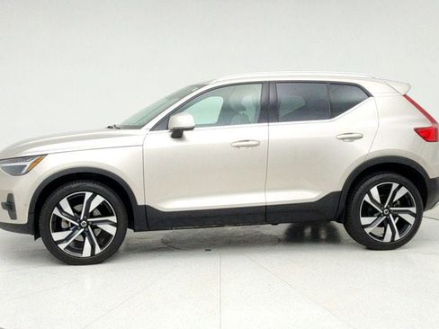 Used 2023 Volvo XC40 B5 Plus w/ Driver Assist Package image 8
