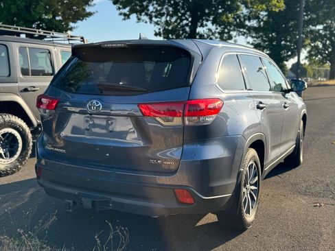Used 2019 Toyota Highlander XLE AWD/4WD image 2