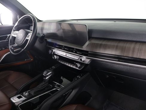 Used 2024 Kia Telluride EX w/ EX Captain's Chair Package image 31