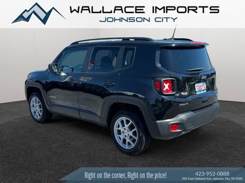 Used 2022 Jeep Renegade Latitude AWD/4WD image 3