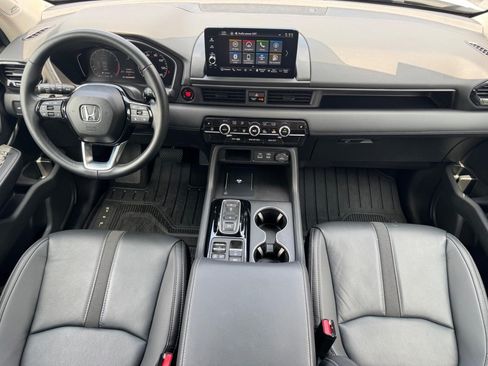 Certified 2025 Honda Pilot Touring image 12