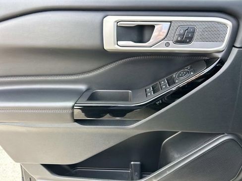 Used 2023 Ford Explorer Platinum w/ Class IV Trailer Tow Package image 31