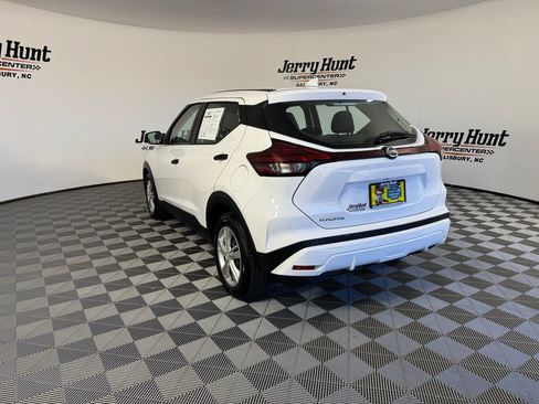 Used 2021 Nissan Kicks S image 7