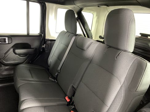 Used 2022 Jeep Wrangler Unlimited Sport image 31