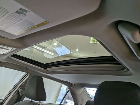 Used 2017 Toyota Camry LE w/ Moonroof Package image 16