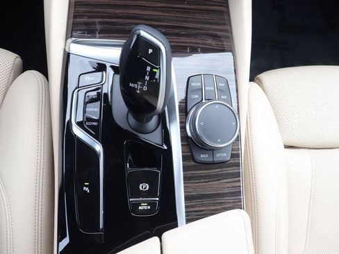 Used 2023 BMW 530i w/ Convenience Package RWD image 34