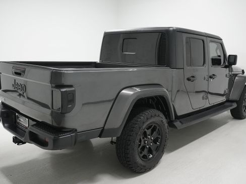 Used 2021 Jeep Gladiator Sport image 4