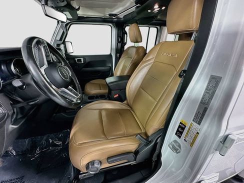 Used 2022 Jeep Wrangler Unlimited Sahara w/ Cold Weather Group AWD/4WD image 5