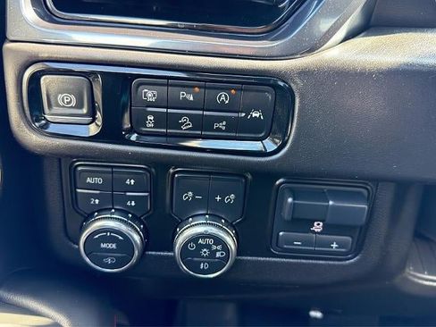 Used 2025 GMC Yukon AT4 Ultimate w/ LPO, Floor Liner Package AWD/4WD image 44