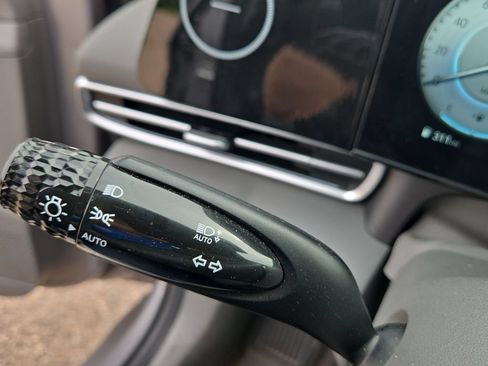 Used 2024 Hyundai Elantra SEL FWD image 38