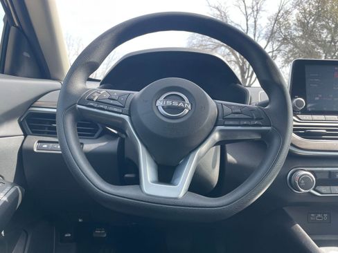 Used 2025 Nissan Altima 2.5 SV image 29