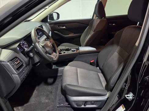 Used 2025 Nissan Rogue SV image 10