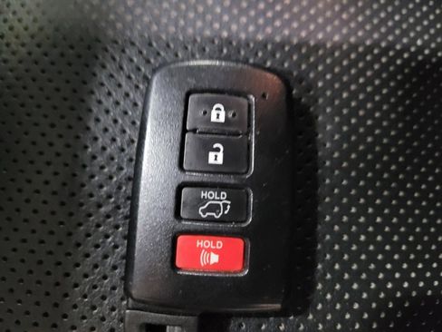 Used 2019 Toyota Highlander Limited Platinum AWD/4WD image 32