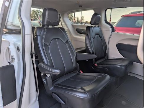 Used 2024 Chrysler Pacifica Touring-L image 24