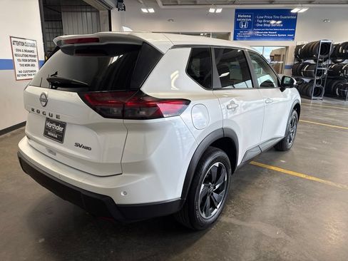 Used 2024 Nissan Rogue SV AWD/4WD image 6