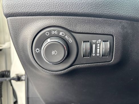 Used 2020 Jeep Compass Latitude w/ Cold Weather Group image 34