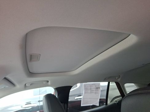 Used 2024 Chevrolet Trax LT w/ Sunroof Package FWD image 13