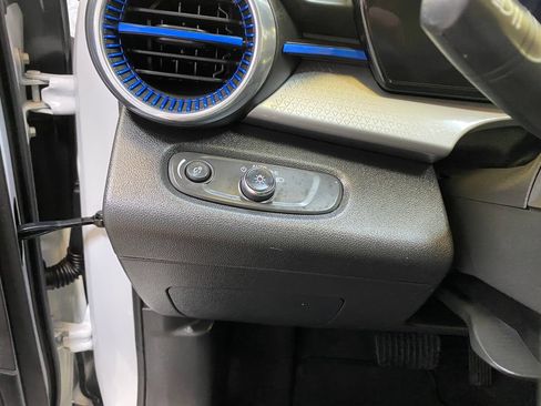 Used 2025 Chevrolet Trax LT FWD image 33