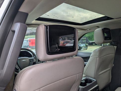 Used 2020 Ford Expedition XLT w/ Equipment Group 202A image 14