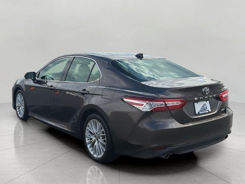 Used 2018 Toyota Camry XLE FWD image 5