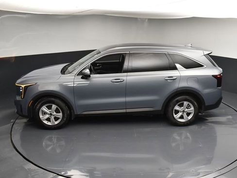 Used 2025 Kia Sorento LX image 45