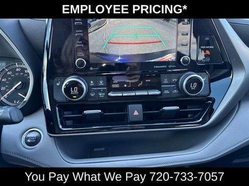Used 2020 Toyota Highlander XLE AWD/4WD image 25