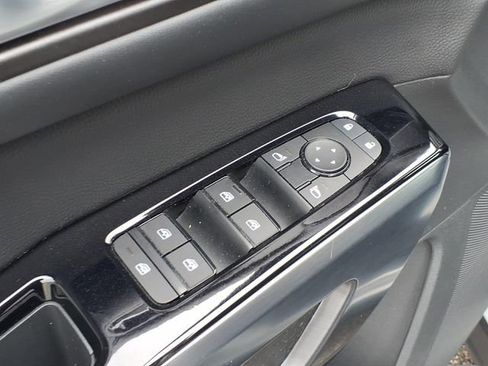 Used 2024 Nissan Pathfinder SL image 17