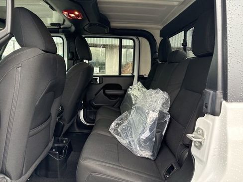 Used 2021 Jeep Gladiator Willys image 19
