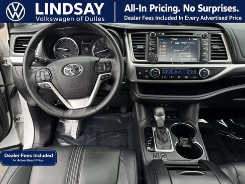 Used 2017 Toyota Highlander SE AWD/4WD image 11